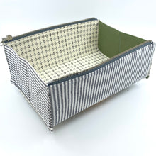 Load image into Gallery viewer, Zip-Up Tray 07
